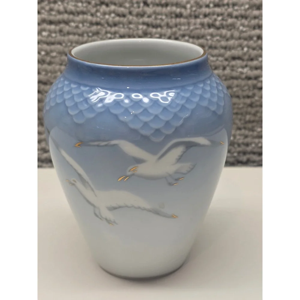 Bing & Grondahl Seagull Porcelain Vase Danbury Mint Denmark 3310/681.1 Blue Gold